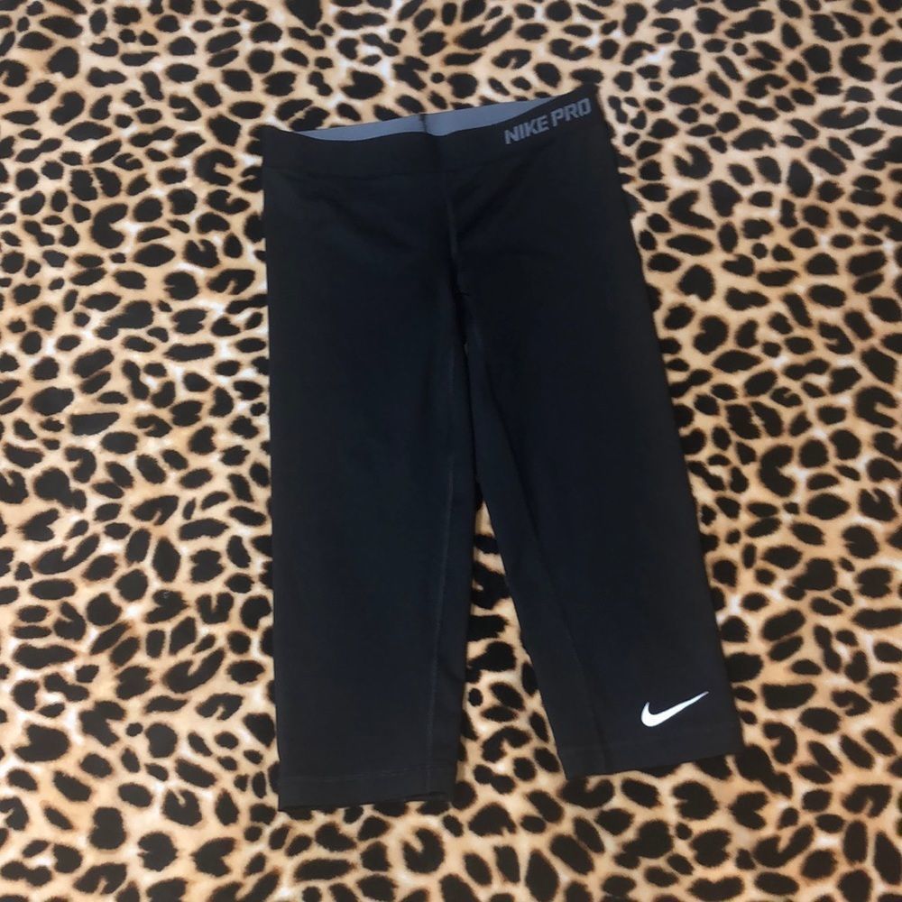 NIKE PRO CAPRI LEGGINGS XS